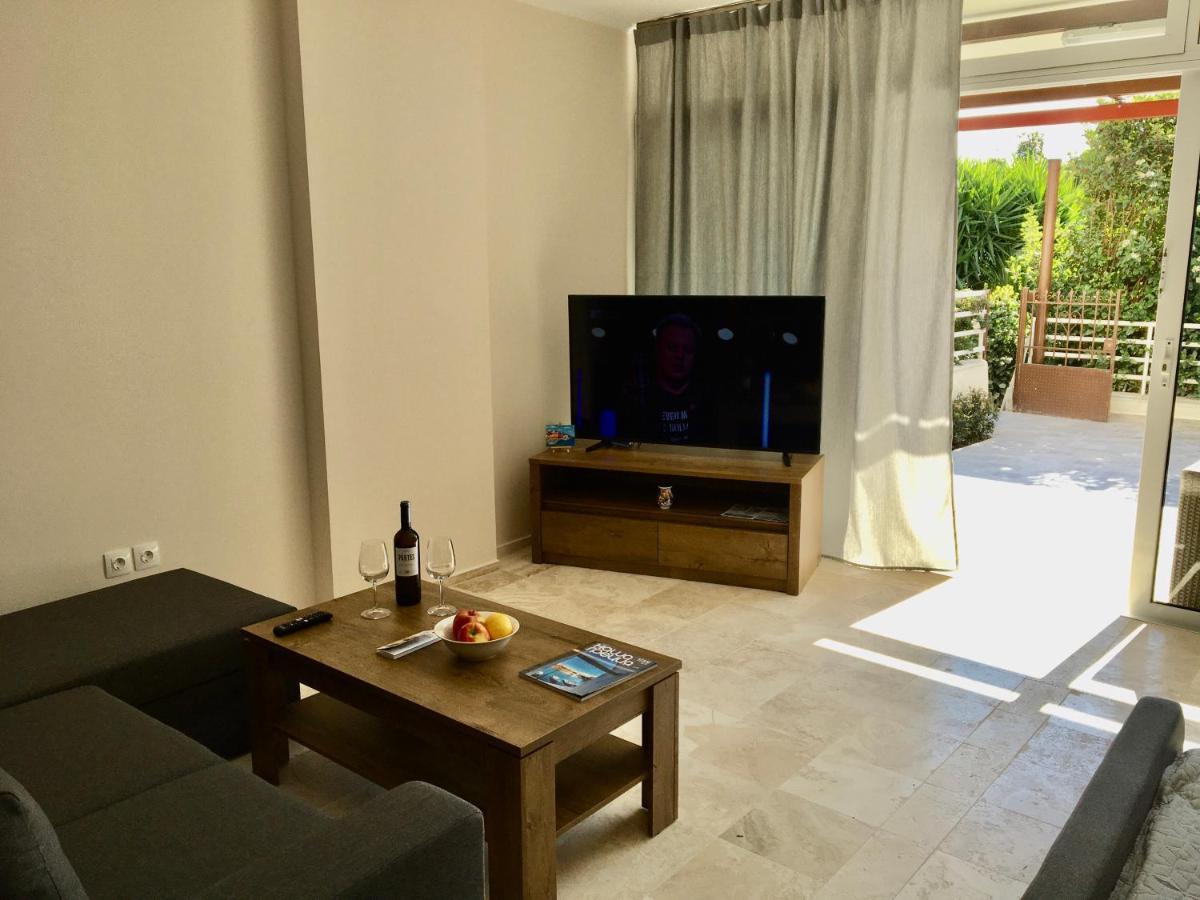 Studio On The Beach Loutraki  Bagian luar foto