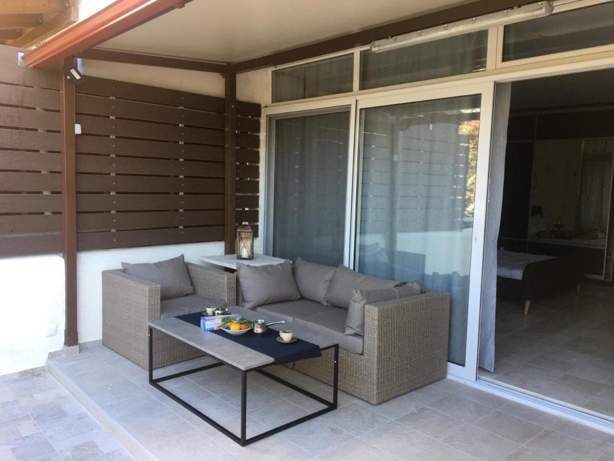 Studio On The Beach Loutraki  Bagian luar foto