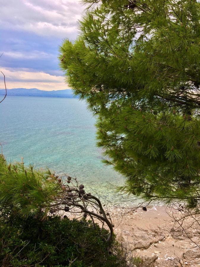 Studio On The Beach Loutraki  Bagian luar foto